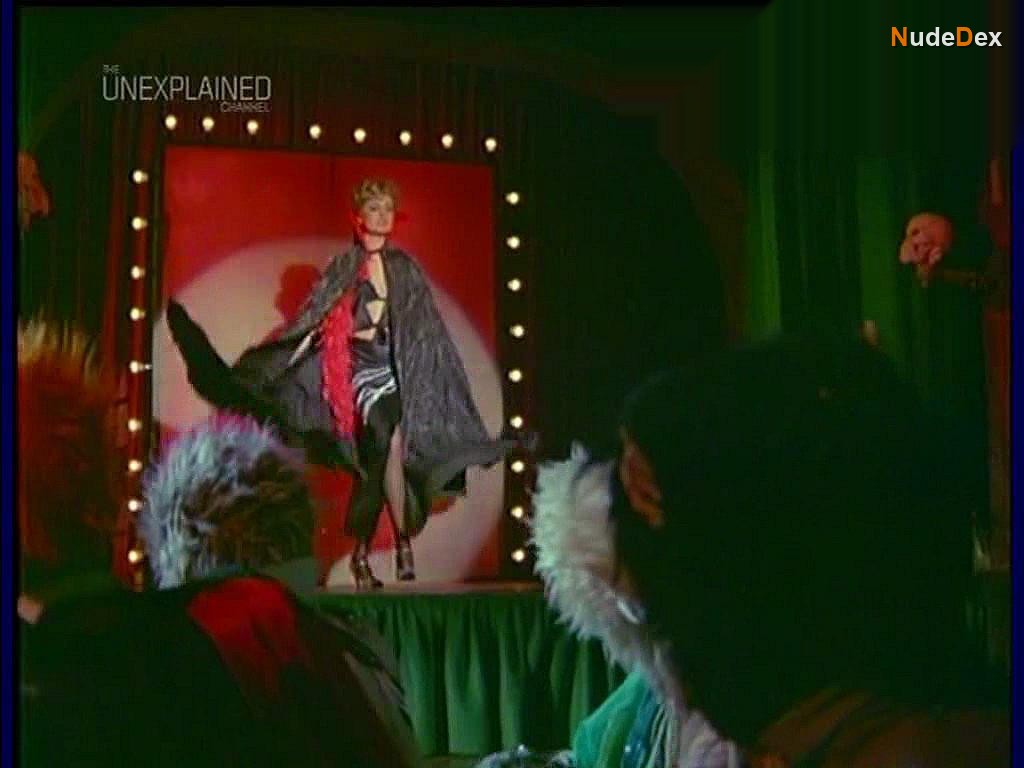 Suzanna Willis in The Monster Club, photo 8