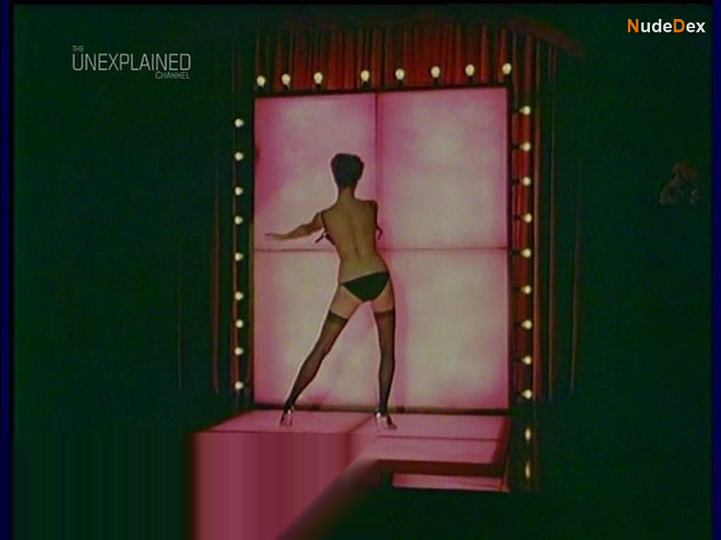 Suzanna Willis in The Monster Club, photo 9