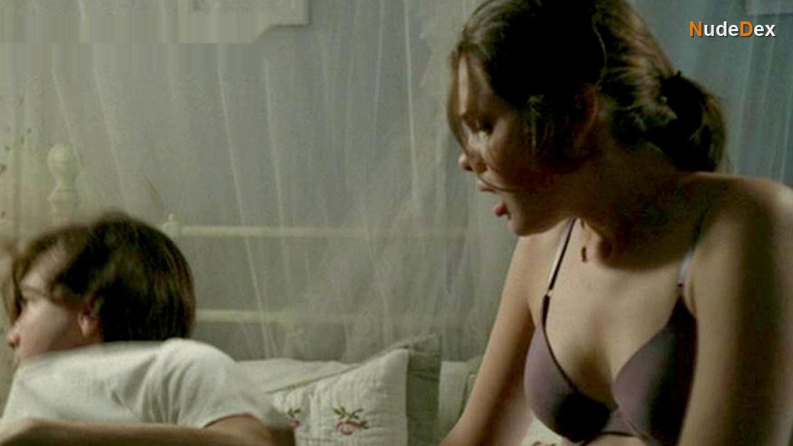 Suzanne Santo in Imaginary Heroes, photo 2