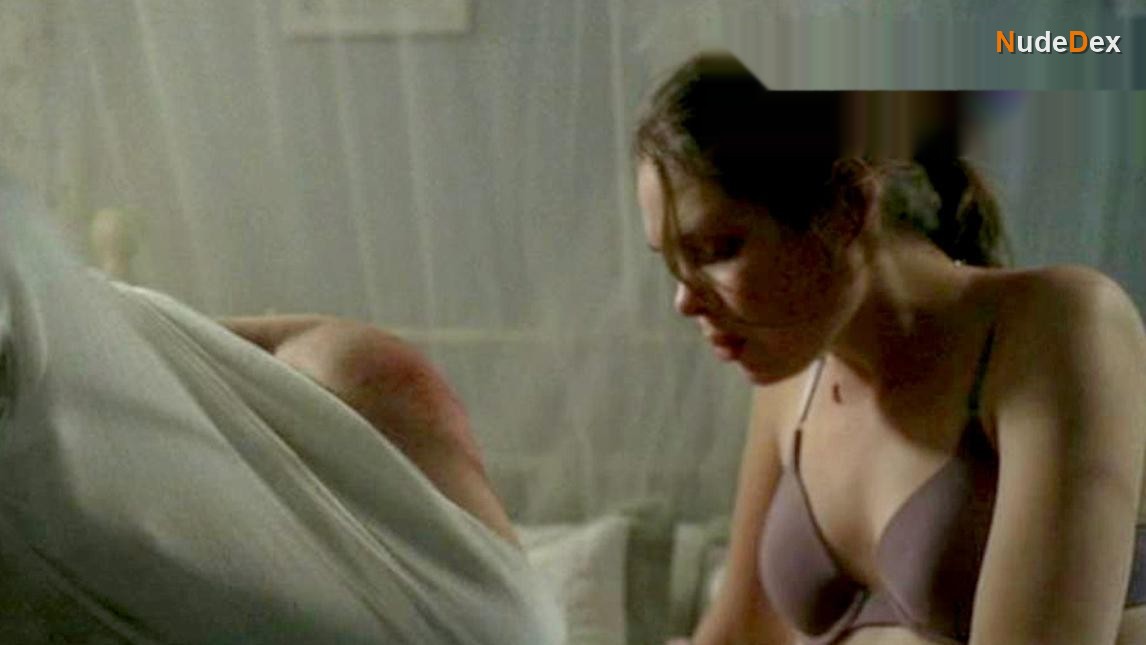 Suzanne Santo in Imaginary Heroes, photo 3
