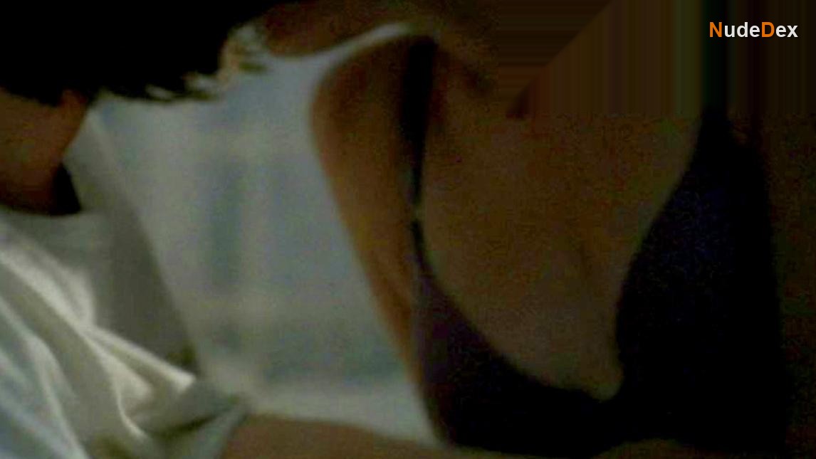 Suzanne Santo in Imaginary Heroes, photo 5