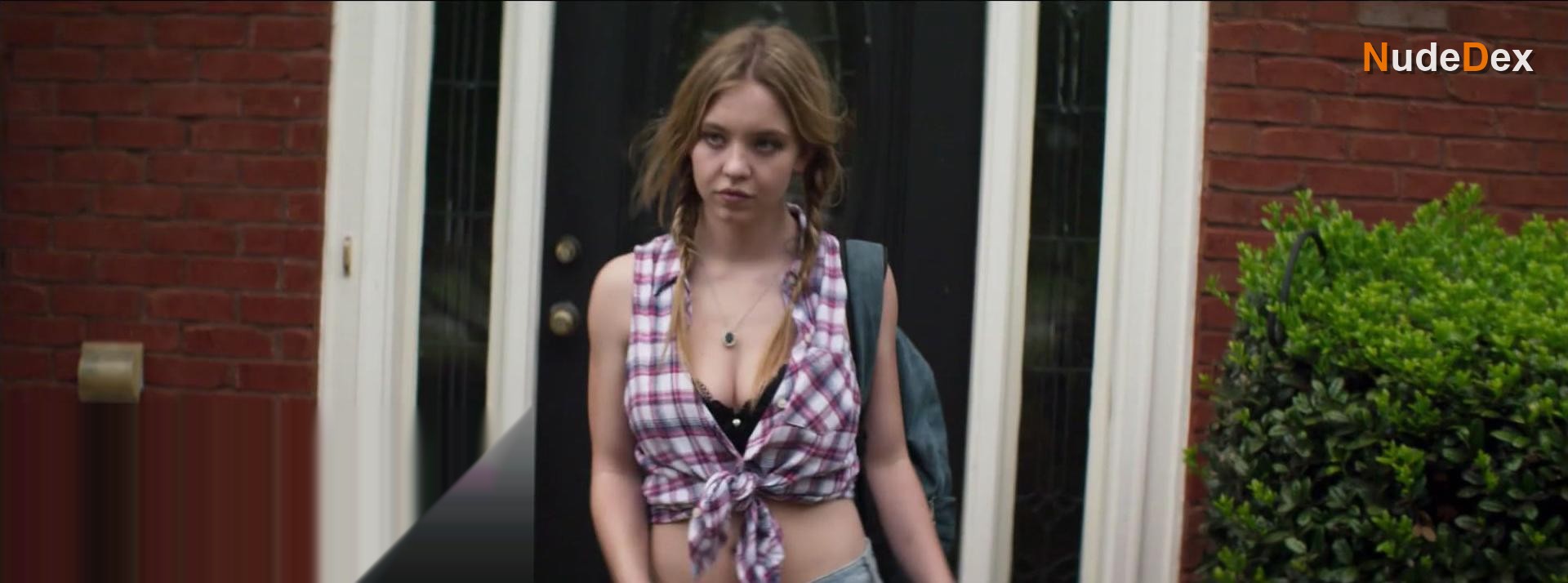Sydney Sweeney in Along Came The Devil, photo 1