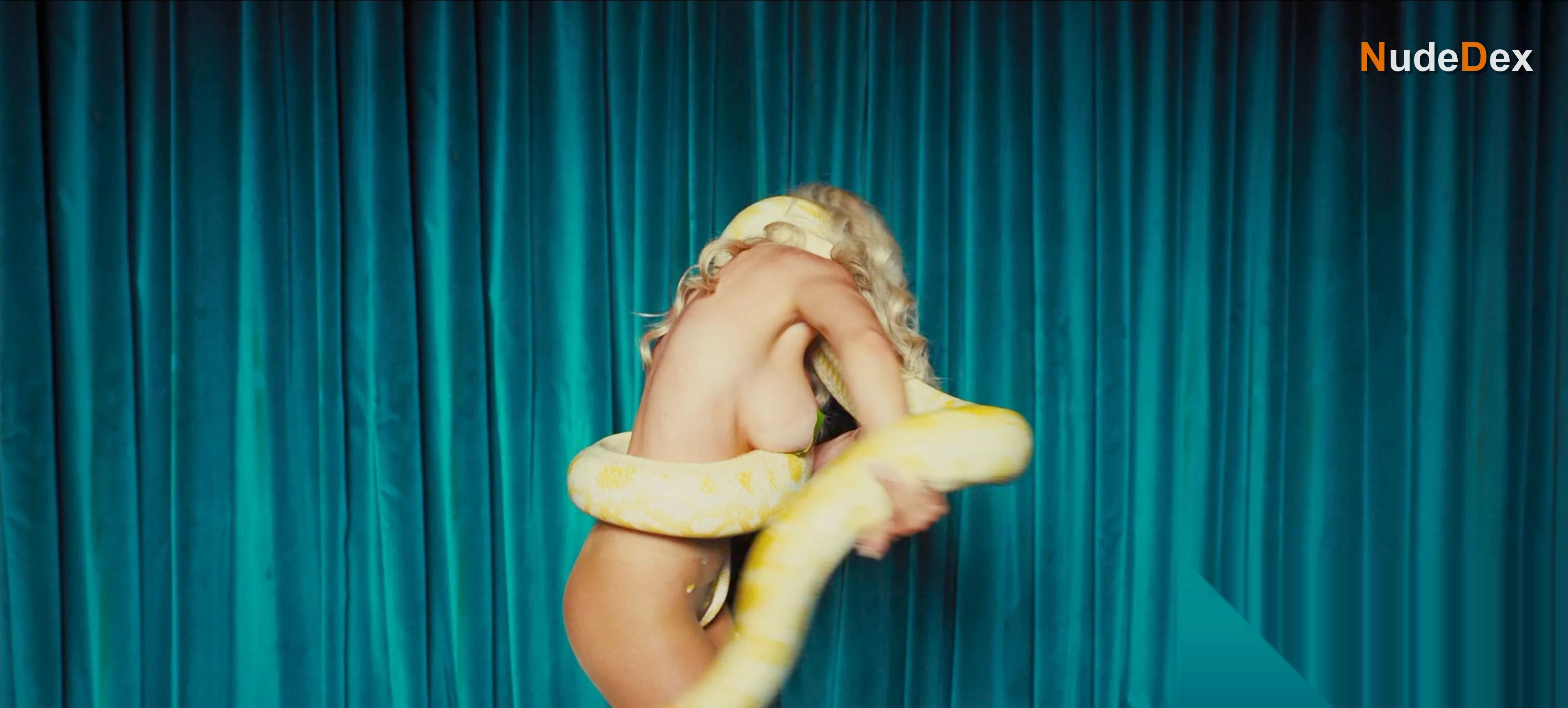 Sydney Sweeney in Euphoria, photo 48