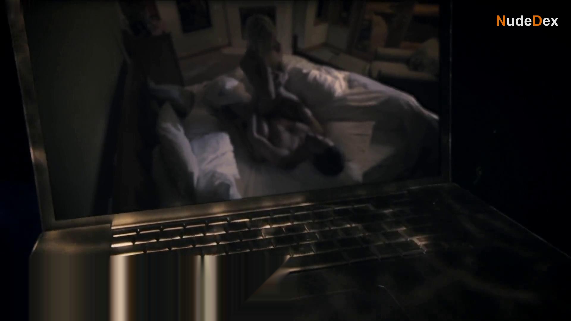 Tabby Delarosby in Ice House, photo 5