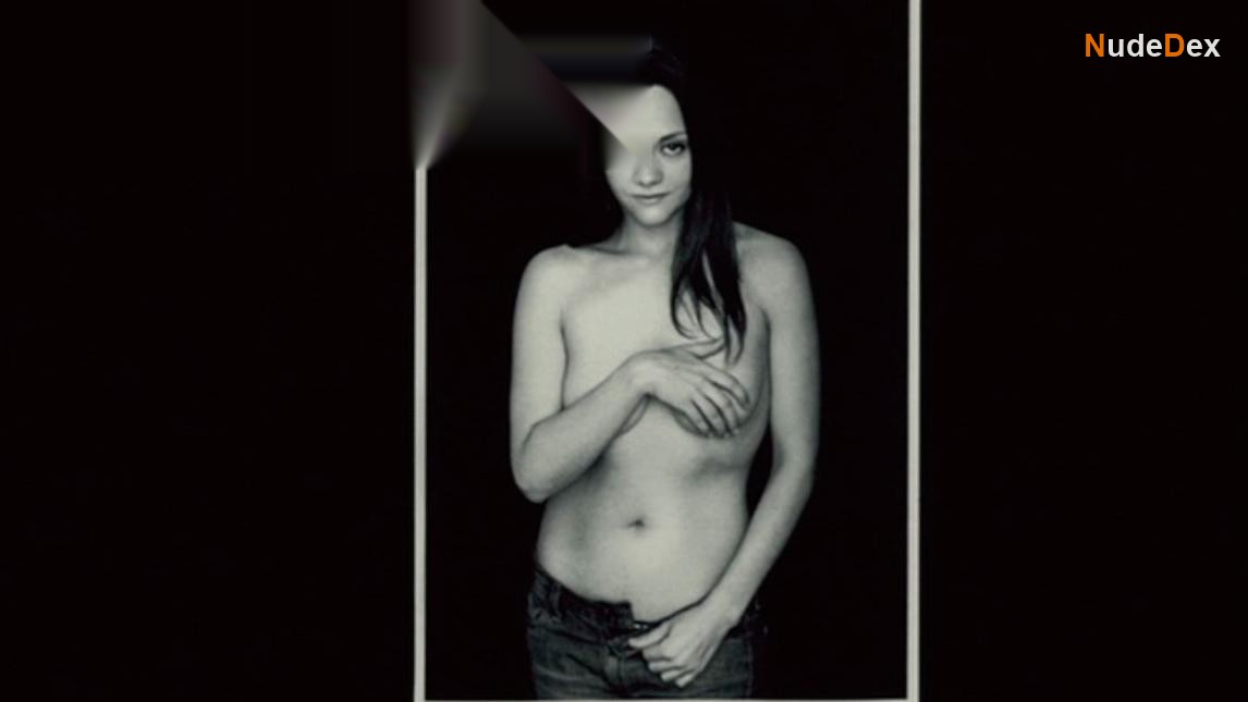 Tania Emery in Brothers Of The Head, photo 4