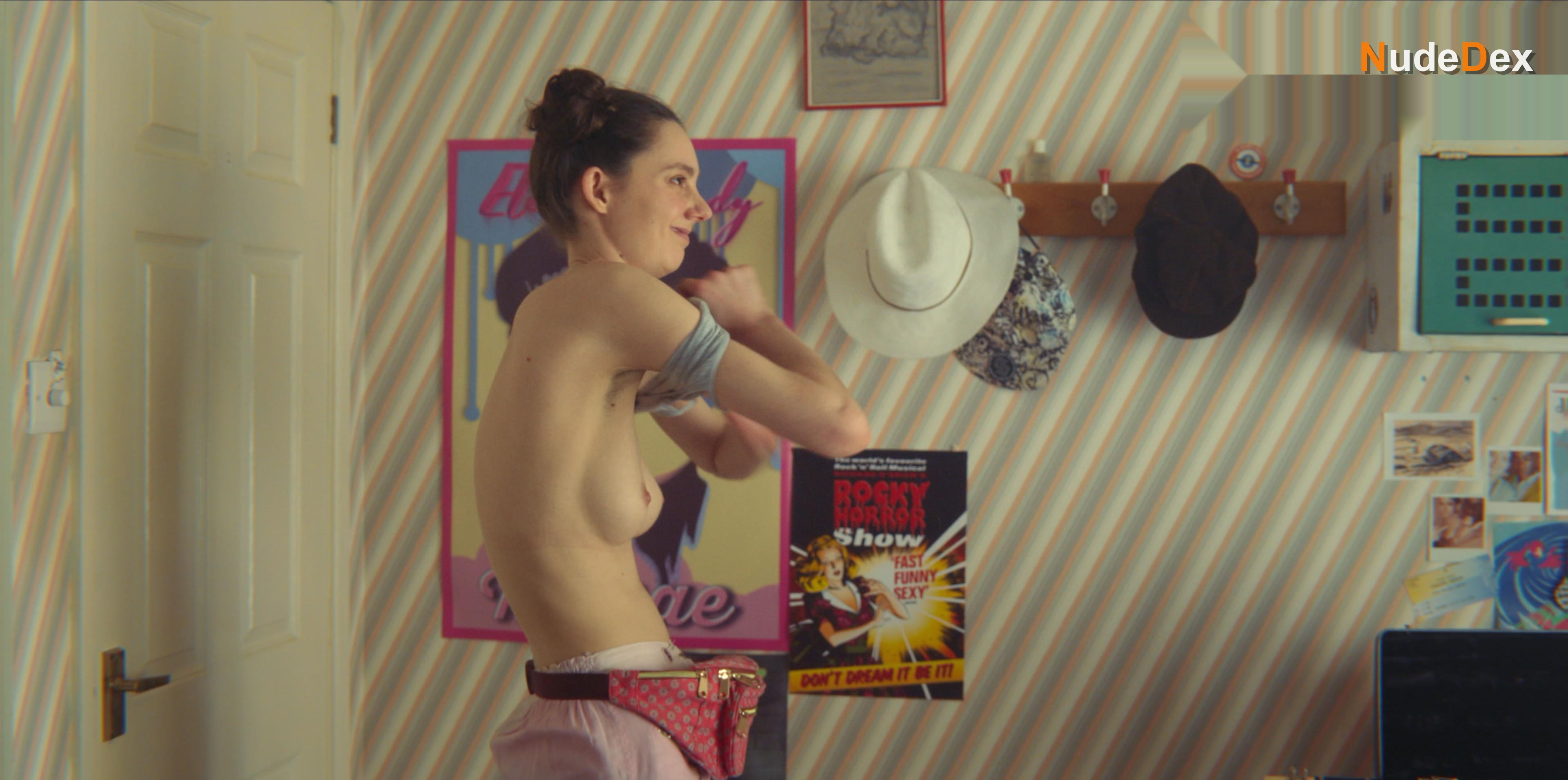 Tanya Reynolds in Sex Education, photo 3
