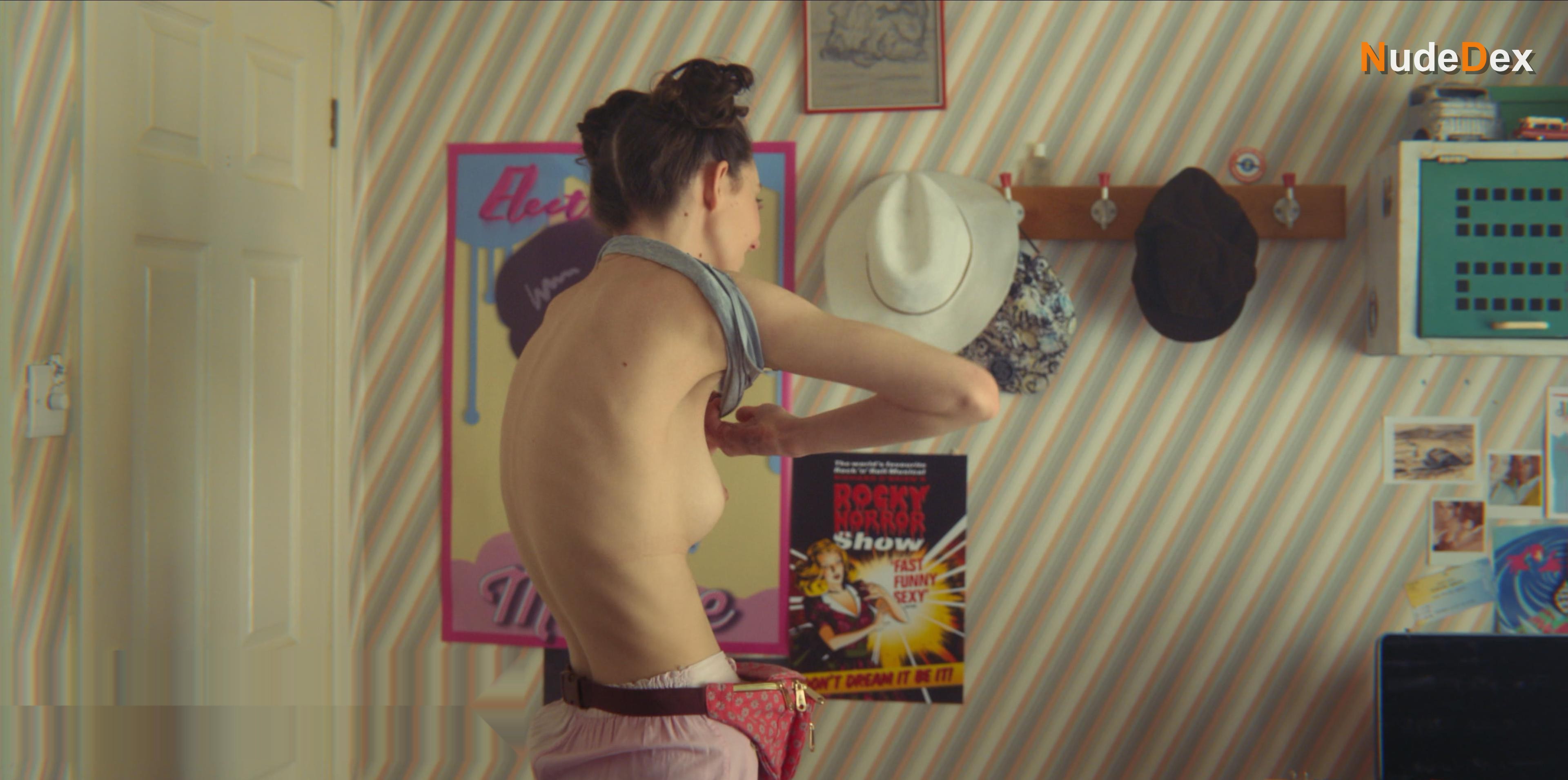 Tanya Reynolds in Sex Education, photo 15