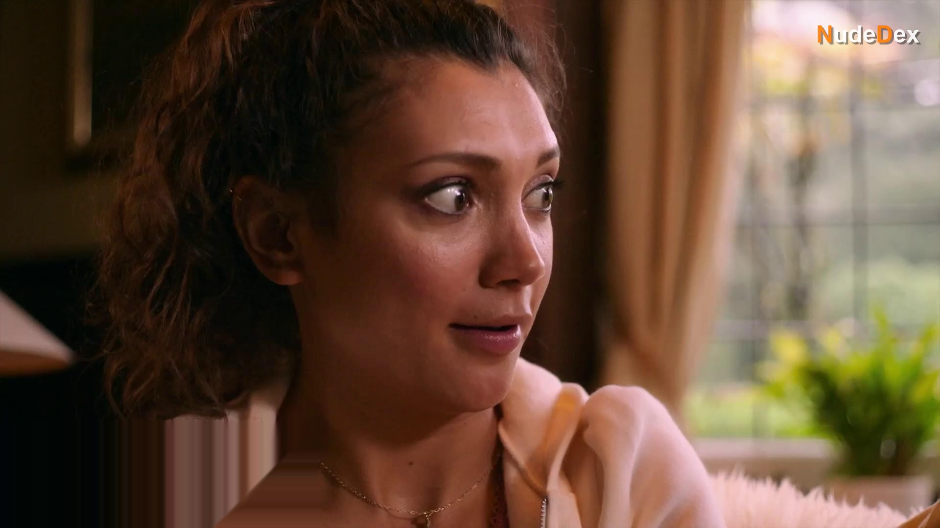 Tara Hetharia in Follow De Soa, photo 14