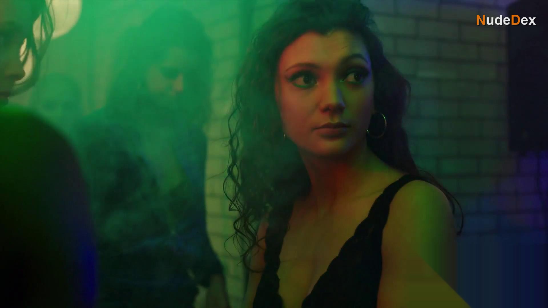 Tara Hetharia in Follow De Soa, photo 39