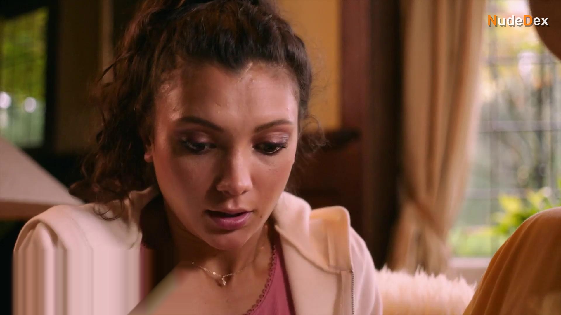 Tara Hetharia in Follow De Soa, photo 48