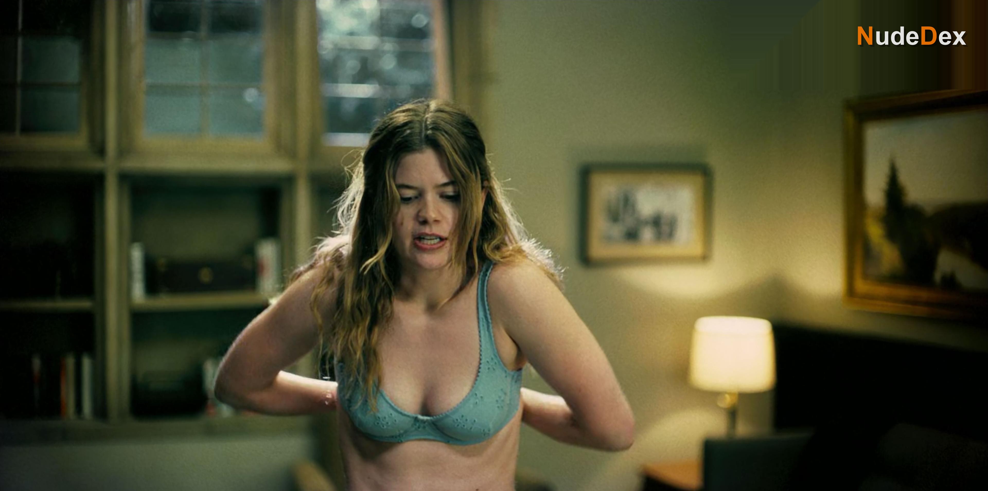 Tate Moore in Rooster, photo 1