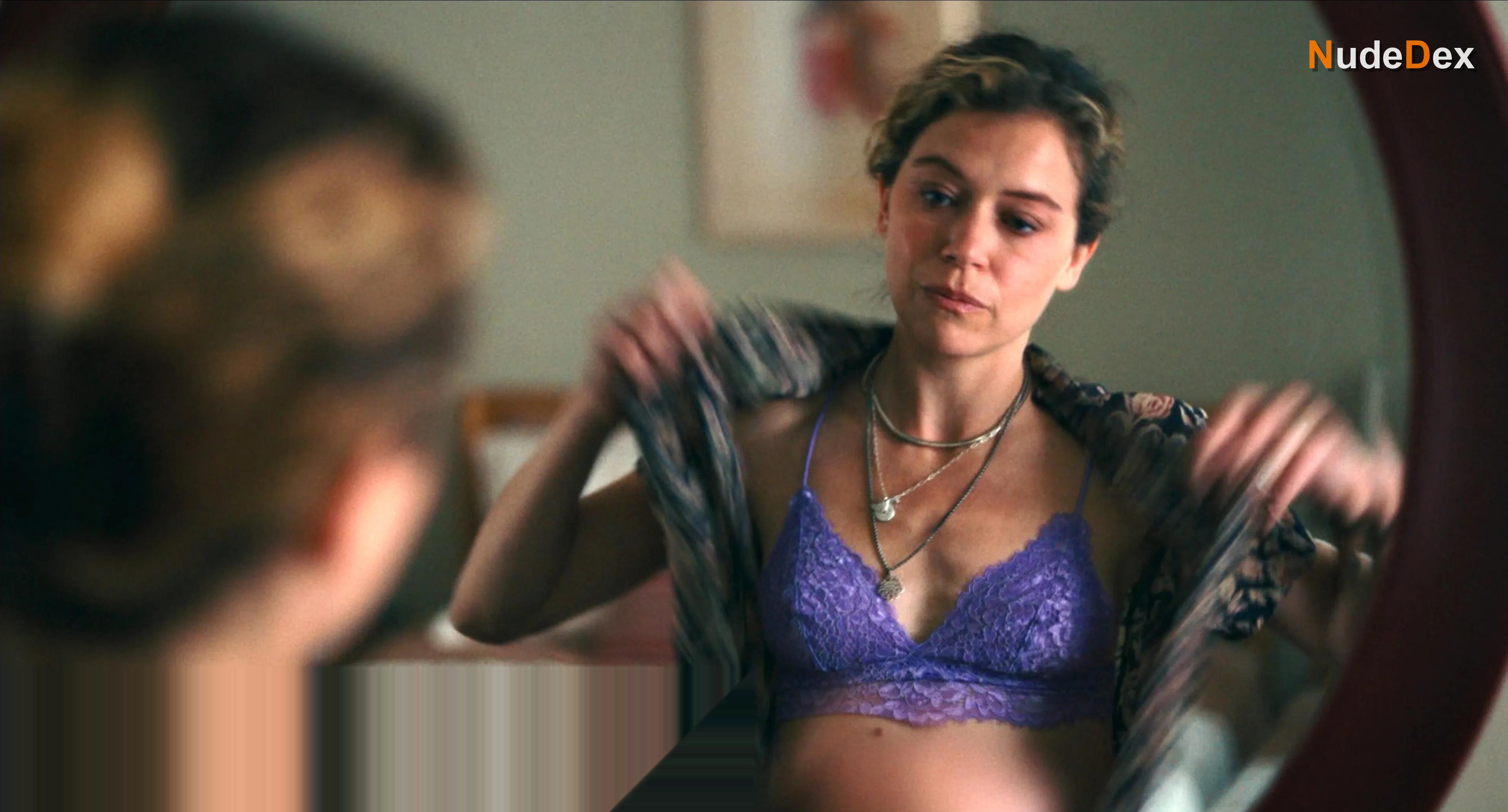 Tatiana Maslany in Maximum Pleasure Guaranteed, photo 9