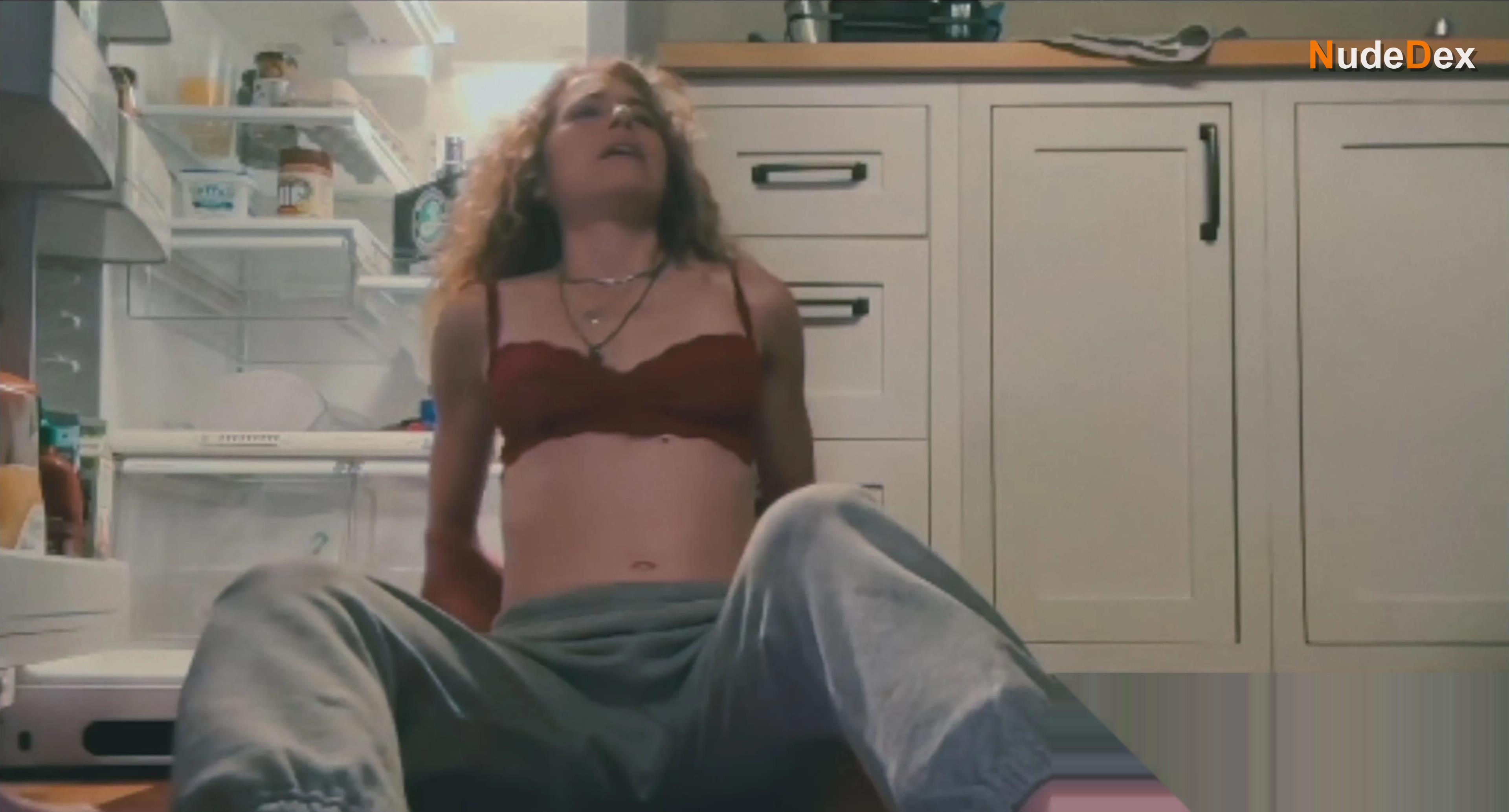 Tatiana Maslany in Maximum Pleasure Guaranteed, photo 12