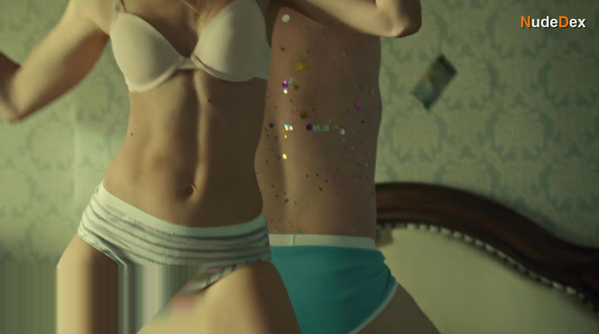 Tatiana Maslany in Orphan Black, photo 24