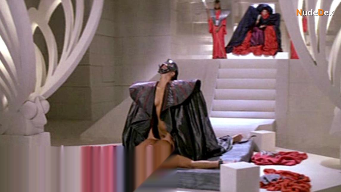 Tawny Kitaen in Gwendoline, photo 3