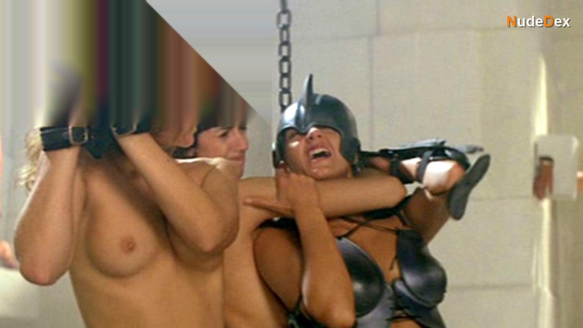 Tawny Kitaen in Gwendoline, photo 5