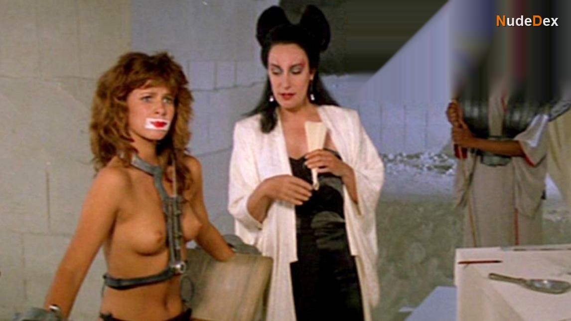 Tawny Kitaen in Gwendoline, photo 6