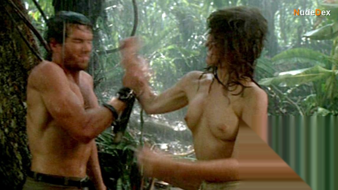 Tawny Kitaen in Gwendoline, photo 8