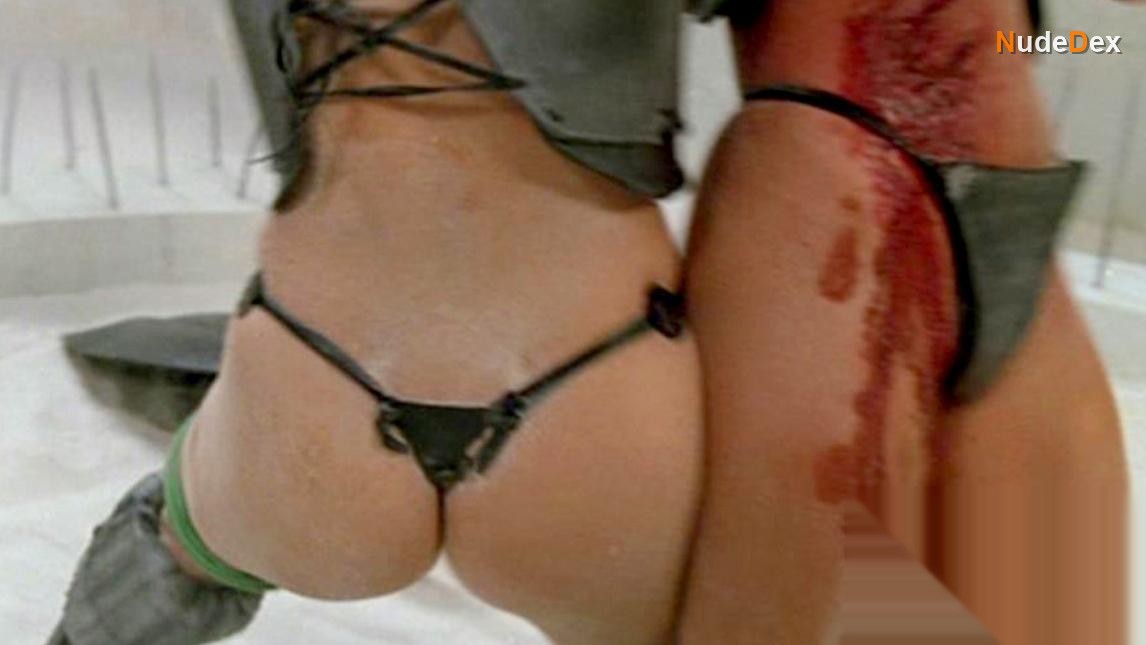 Tawny Kitaen in Gwendoline, photo 12