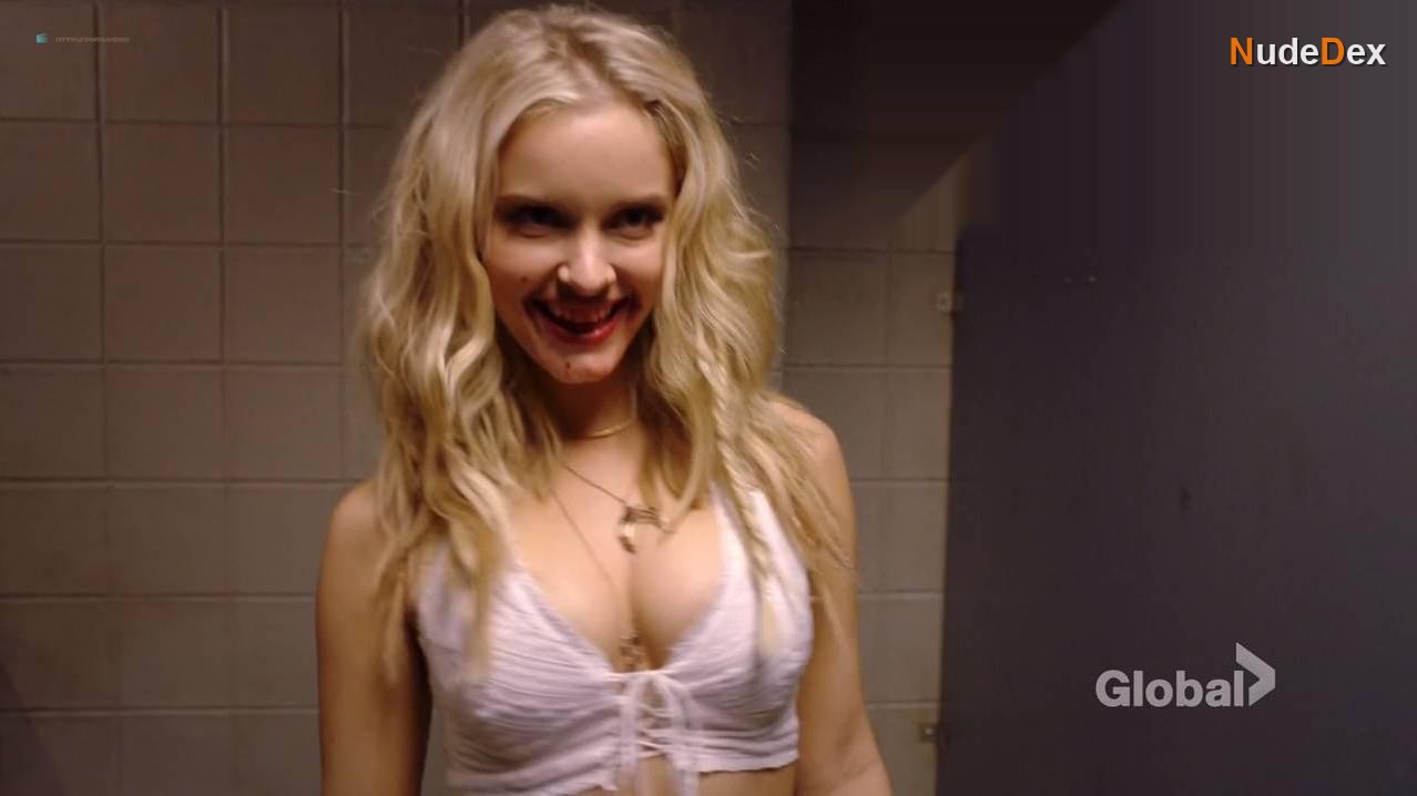 Taylor Black in Midnight, Texas, photo 1