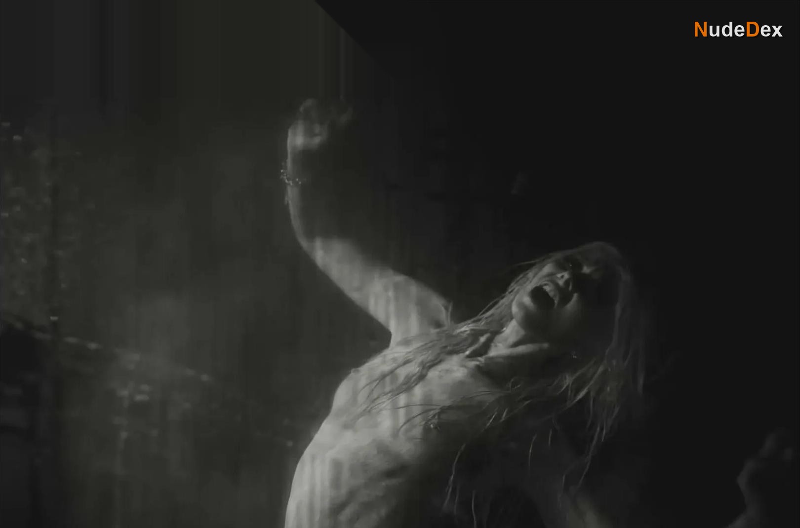 Taylor Momsen in Dear God, photo 3