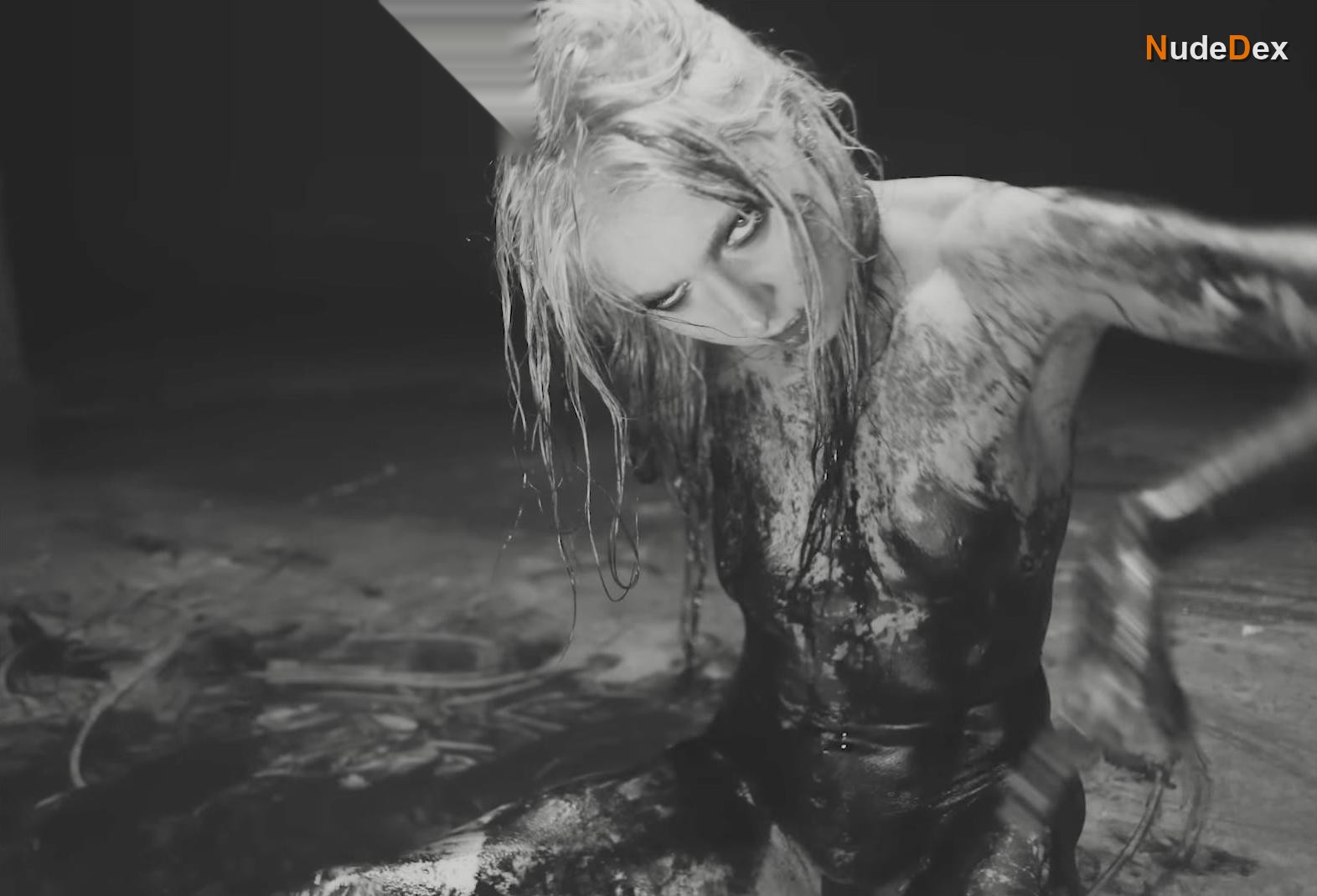 Taylor Momsen in For I Am Death // Life Evermore Pt.2, photo 8