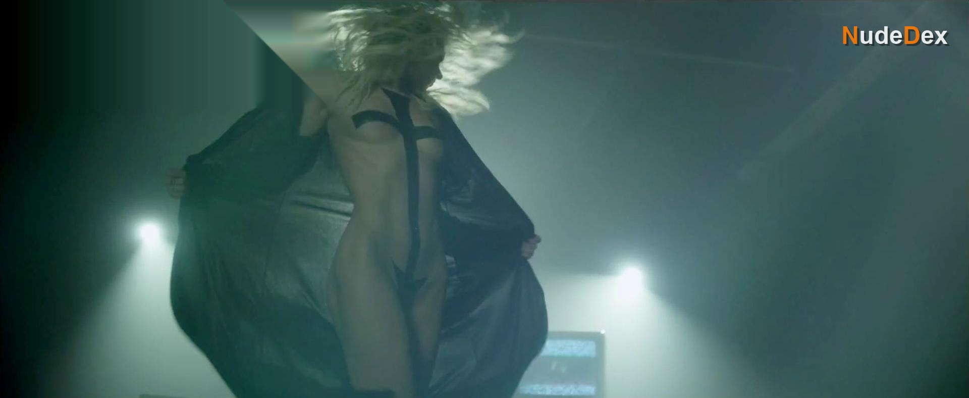 Taylor Momsen in Heaven Knows, photo 2
