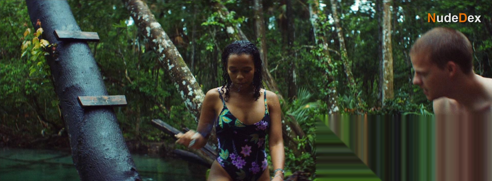 Alexa Demie in Waves