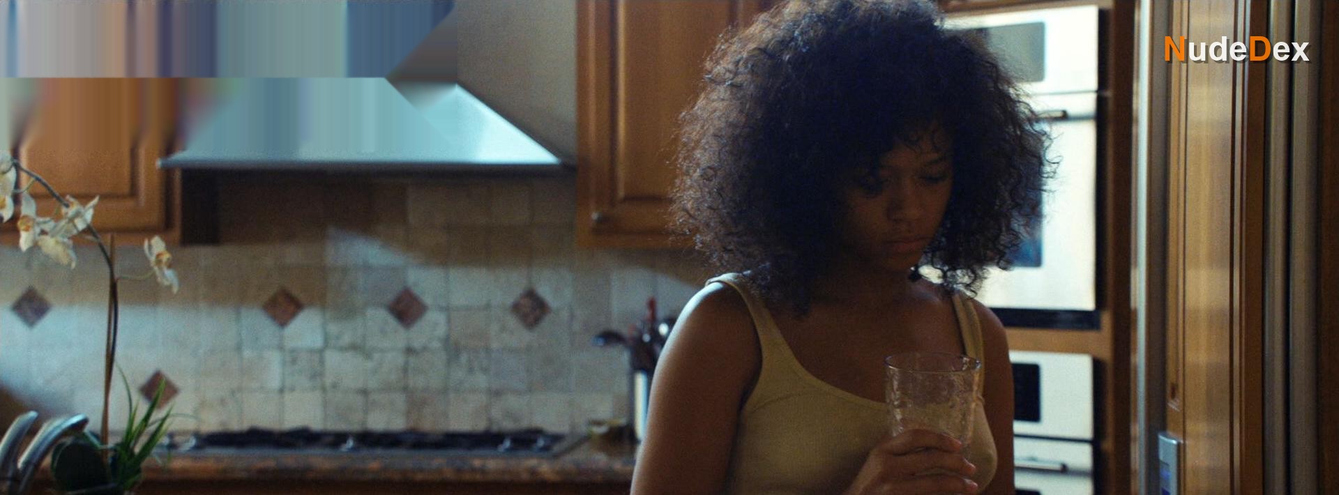 Taylor Russell in Waves, photo 6