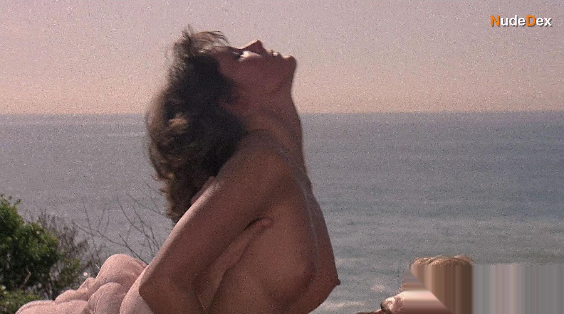 Teal Roberts in Hardbodies, photo 9