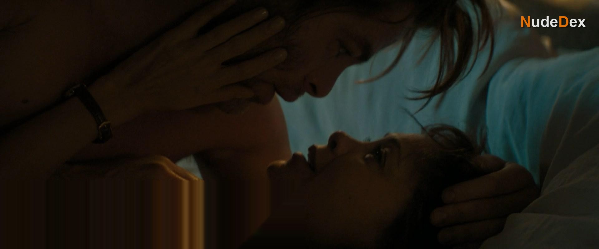 Thandie Newton in All The Old Knives, photo 3