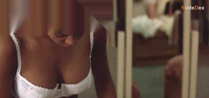 Thandie Newton in Flirting, photo 2