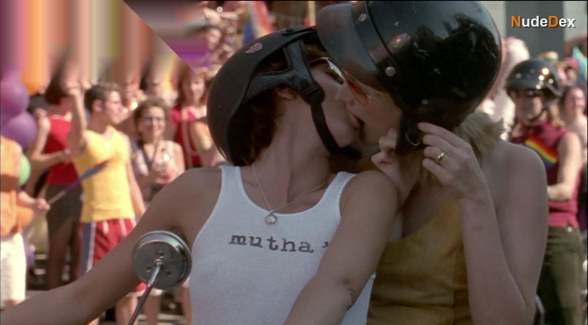 Thea Gill in Queer As Folk, photo 23