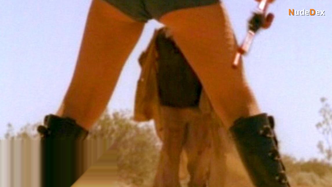 Tiffany Shepis in Detour, photo 1