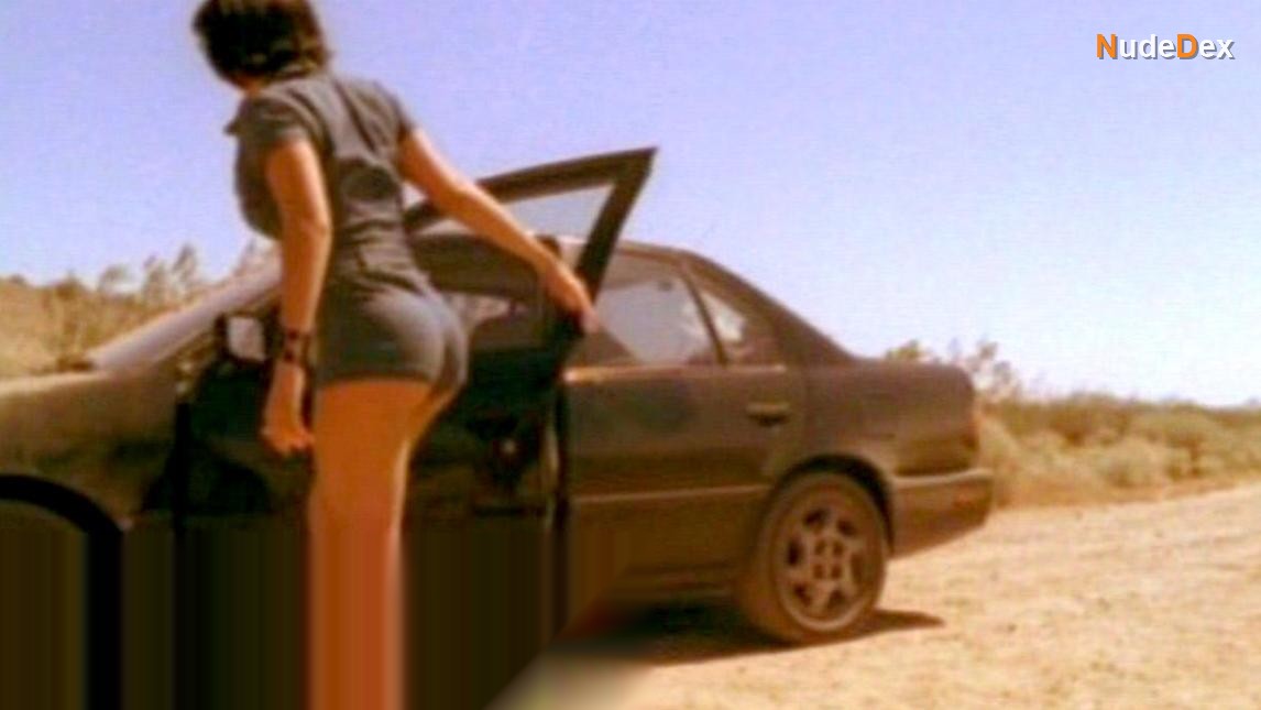 Tiffany Shepis in Detour, photo 5