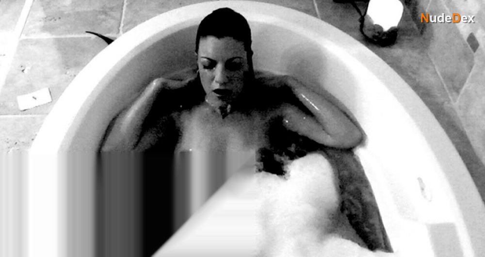 Tiffany Shepis in Dropping Evil, photo 1