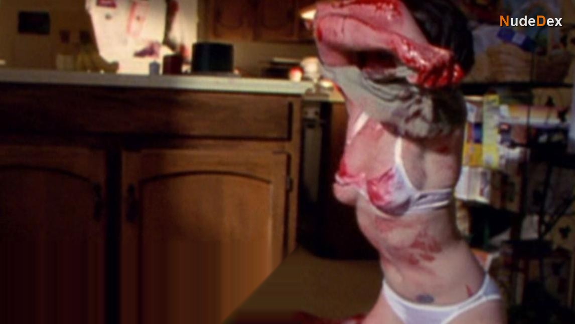 Tiffany Shepis in Home Sick, photo 3