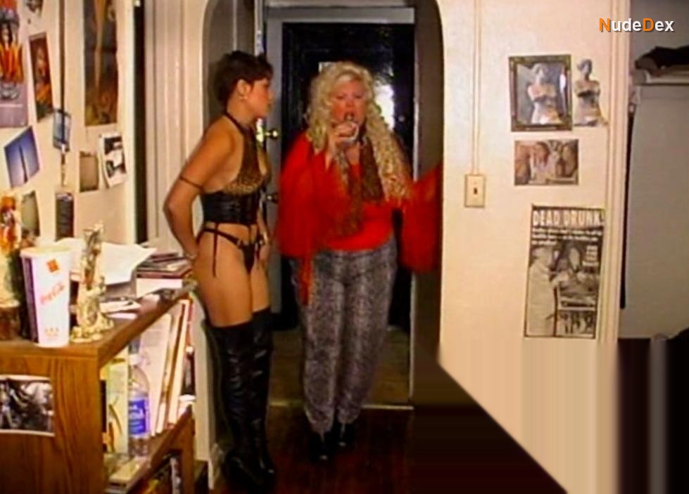 Tiffany Shepis in Home Sick, photo 14