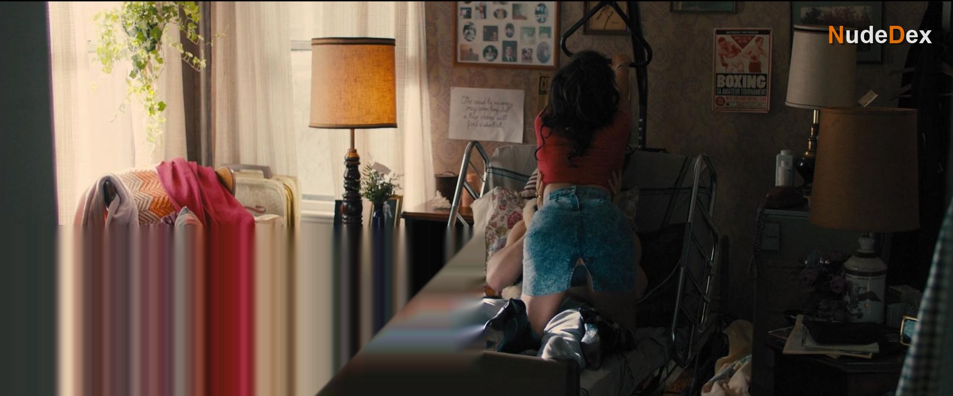 Tina Casciani in Bleed For This, photo 1
