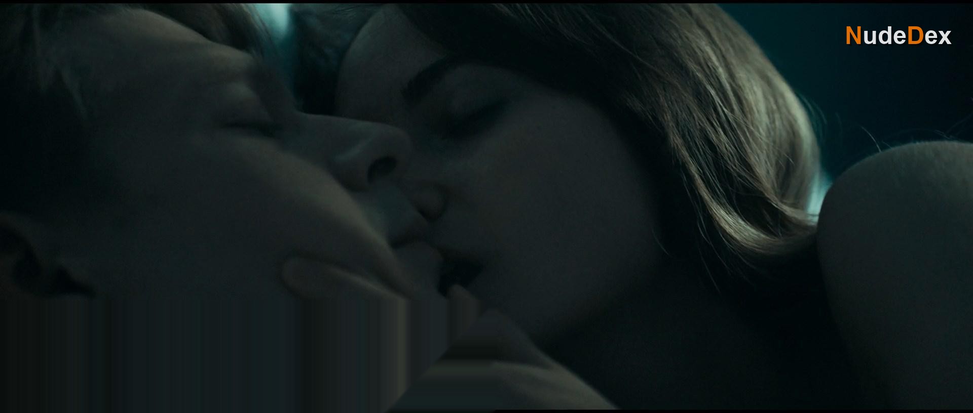 Tina Stojilkovic in Offline, photo 10
