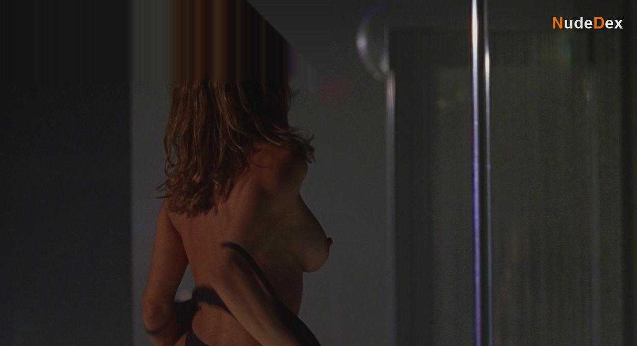 Tonie Perensky in Varsity Blues, photo 1