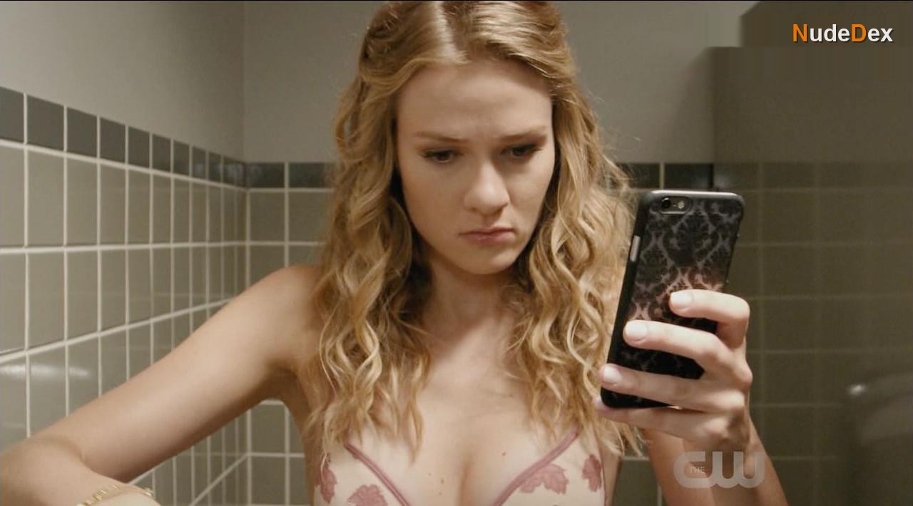 Tori Anderson in No Tomorrow, photo 4