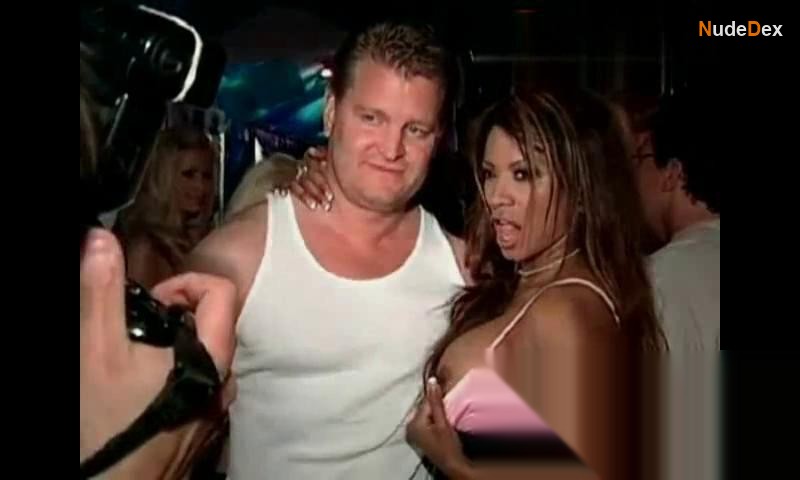 Traci Bingham in The Girls Next Door, photo 1