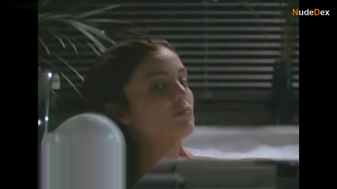Tracy Scoggins in Dead On, photo 5
