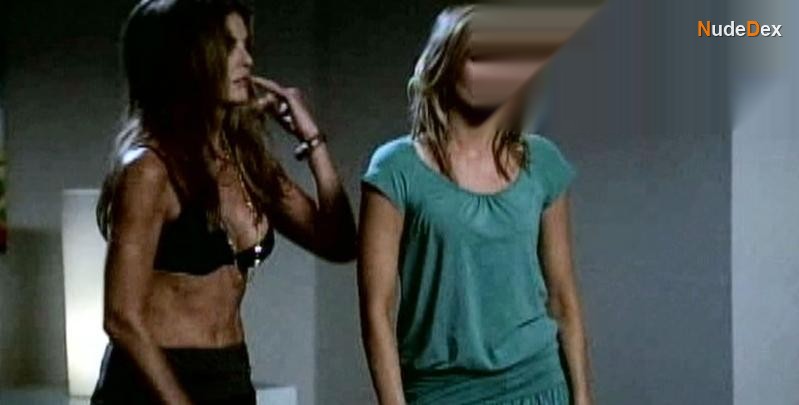 Tracy Scoggins in Nip Tuck, photo 3