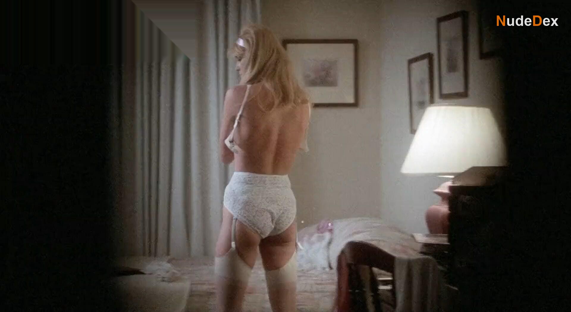 Tracy Walker in The Invisible Maniac, photo 3