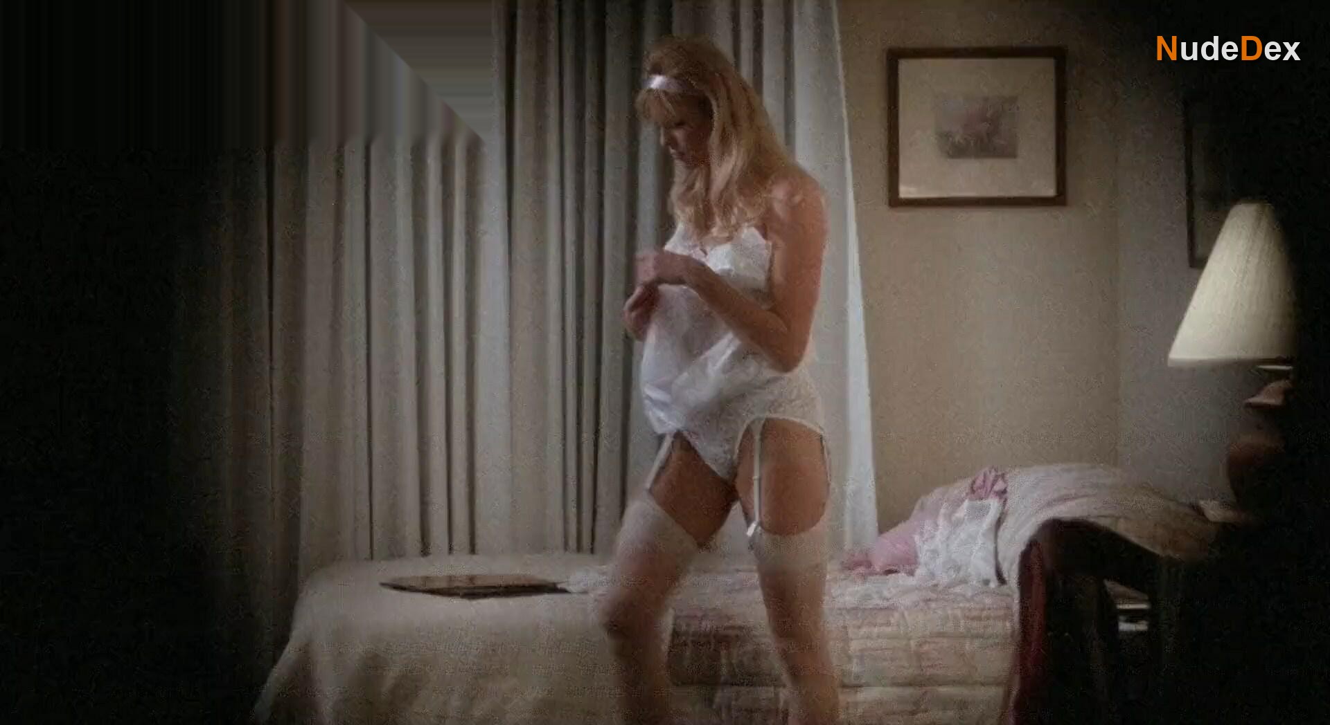 Tracy Walker in The Invisible Maniac, photo 4
