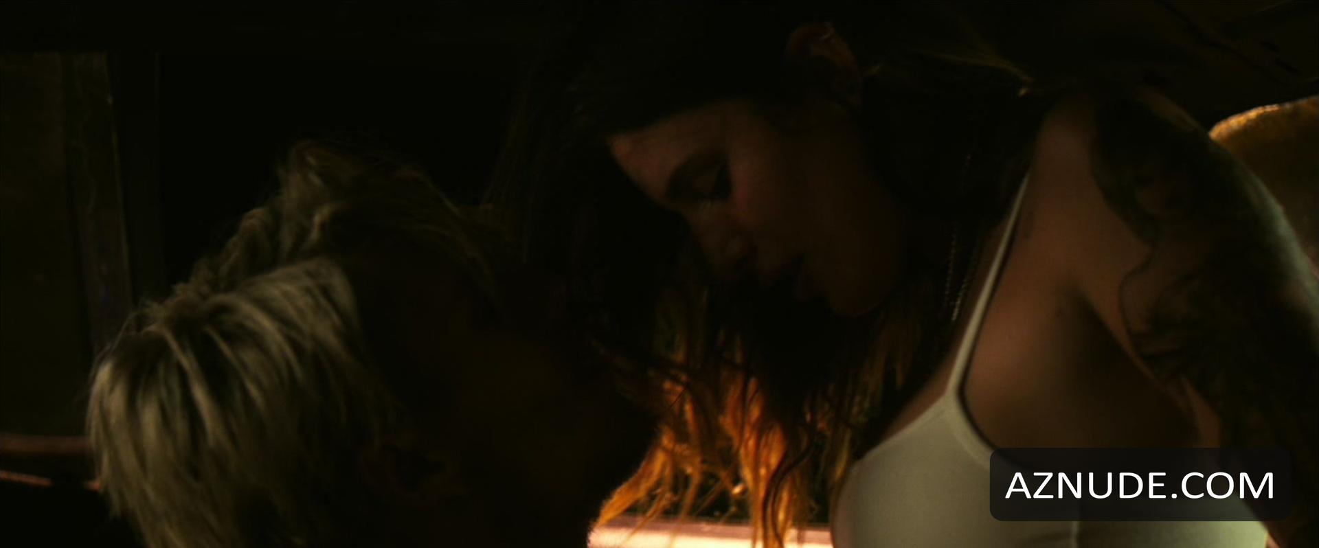 Bella Thorne in Infamous, photo 4