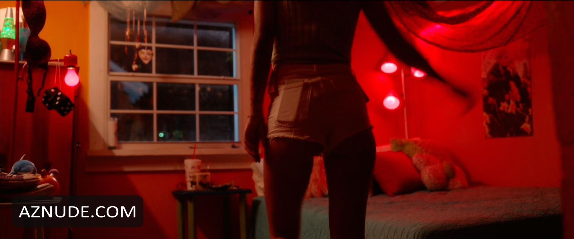 Bella Thorne in Infamous, photo 5