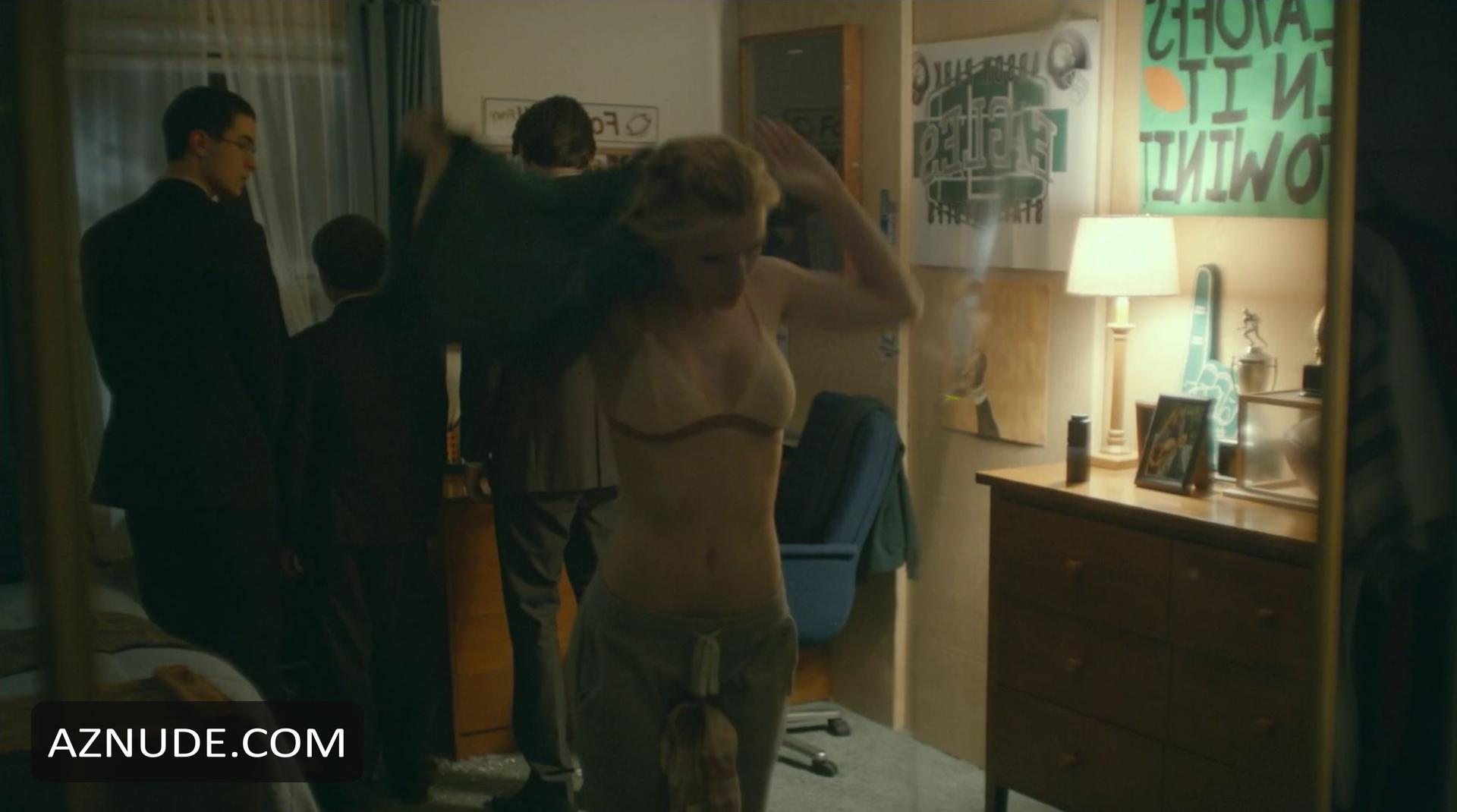 Bella Thorne in Shovel Buddies, photo 1
